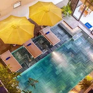 3* Hotell Tomorrow